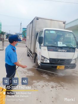 Bảo vệ kiểm soát dịch bệnh tại nhà may