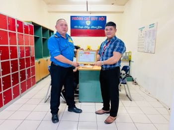 Khen thưởng cho cá nhân và tập thể đội bảo vệ tại Siêu thị Go! Nha Trang